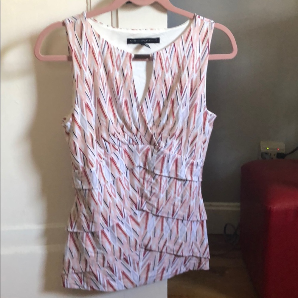 Sleeveless blouse with metal bar key hole